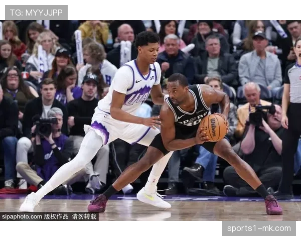 基扬特乔治右脚踝扭伤无法出战 爵士后场组织能力明显下滑